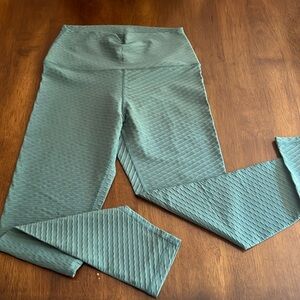 Born primitive Parragon leggings size medium